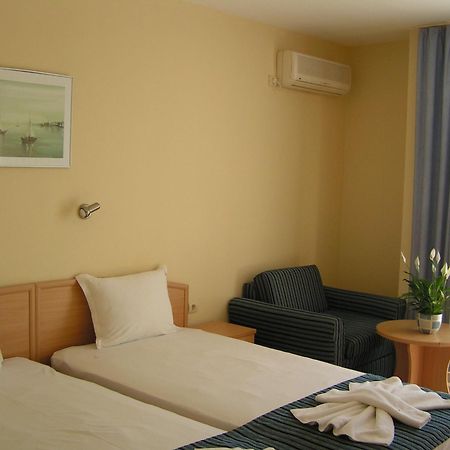 Семеен Хотел Бриз Sozopol Exterior photo