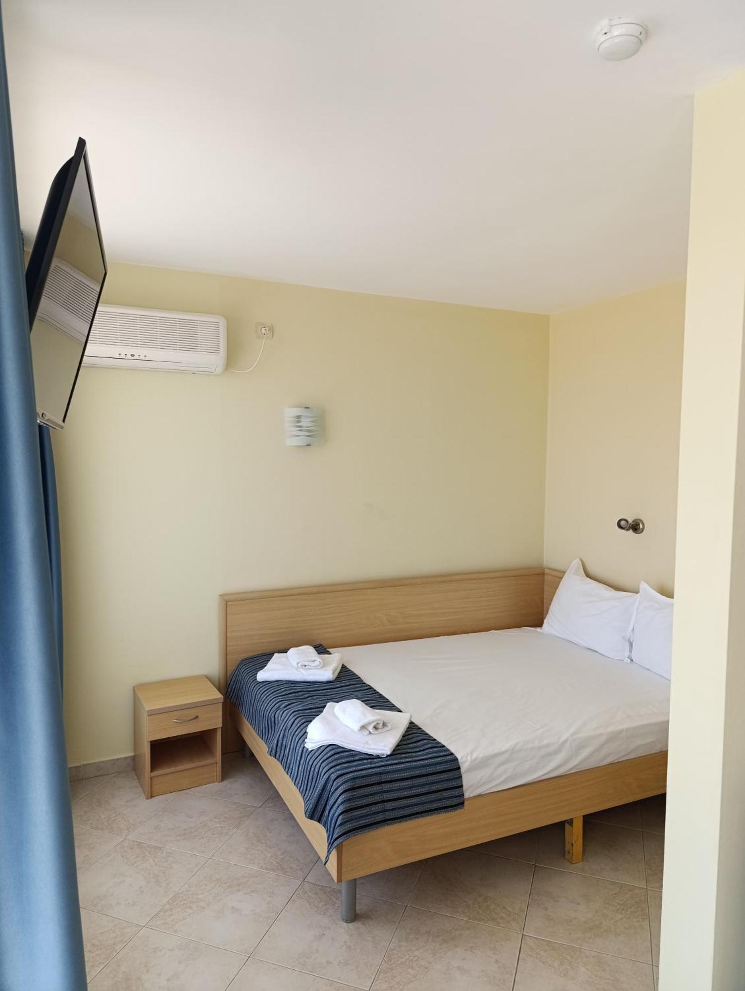 Семеен Хотел Бриз Sozopol Exterior photo