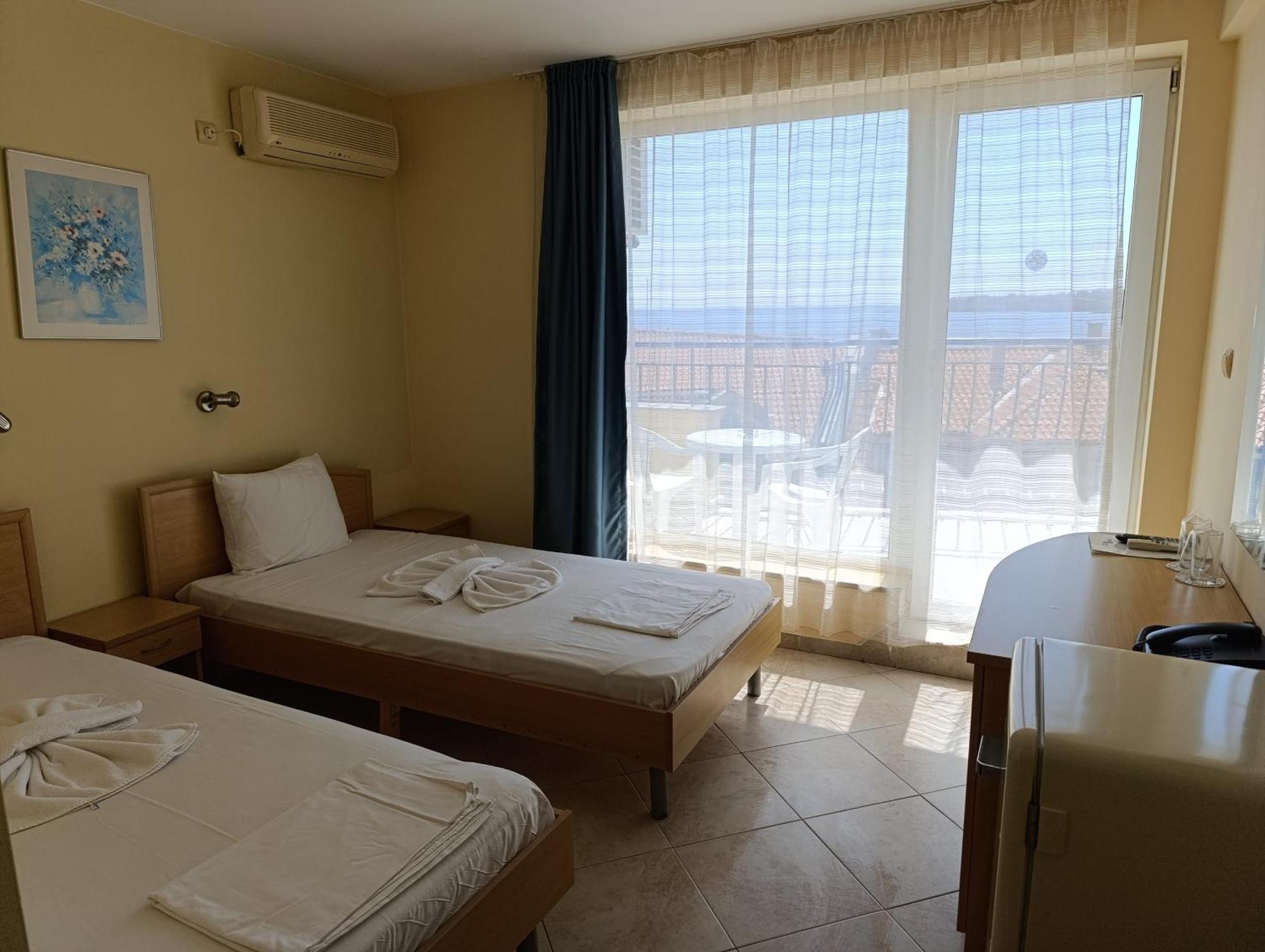 Семеен Хотел Бриз Sozopol Exterior photo