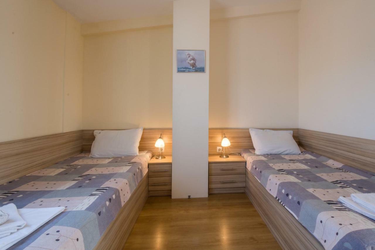 Семеен Хотел Бриз Sozopol Exterior photo